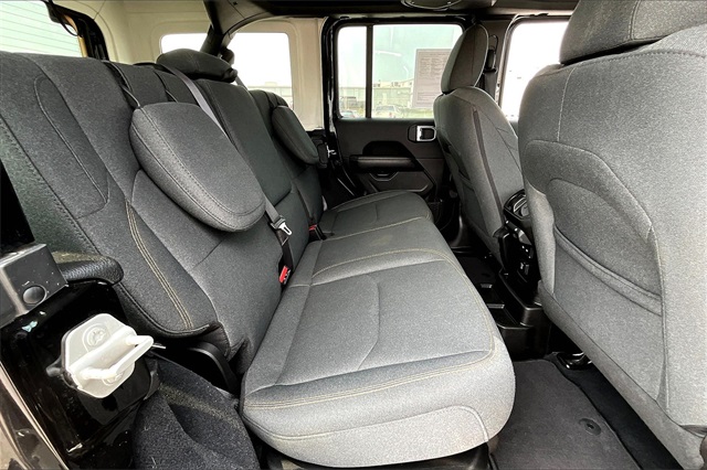2024 Jeep Wrangler Sahara 4xe - Photo 15