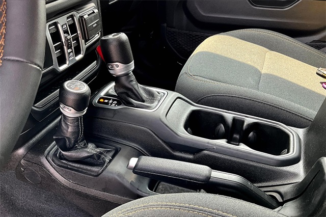 2024 Jeep Wrangler Sahara 4xe - Photo 19