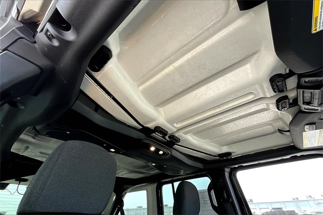 2024 Jeep Wrangler Sahara 4xe - Photo 21
