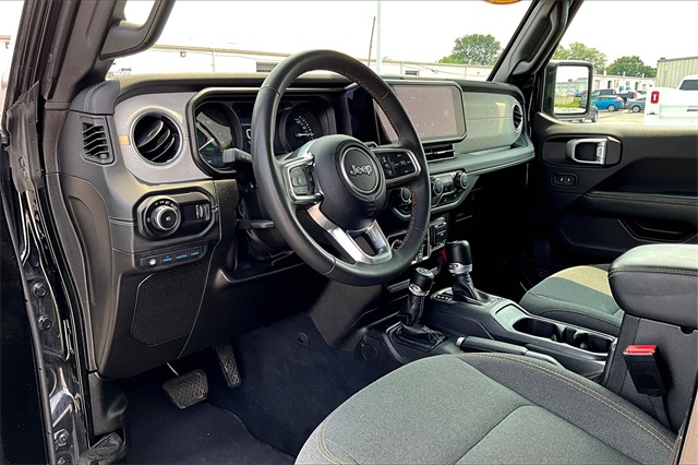 2024 Jeep Wrangler Sahara 4xe - Photo 8