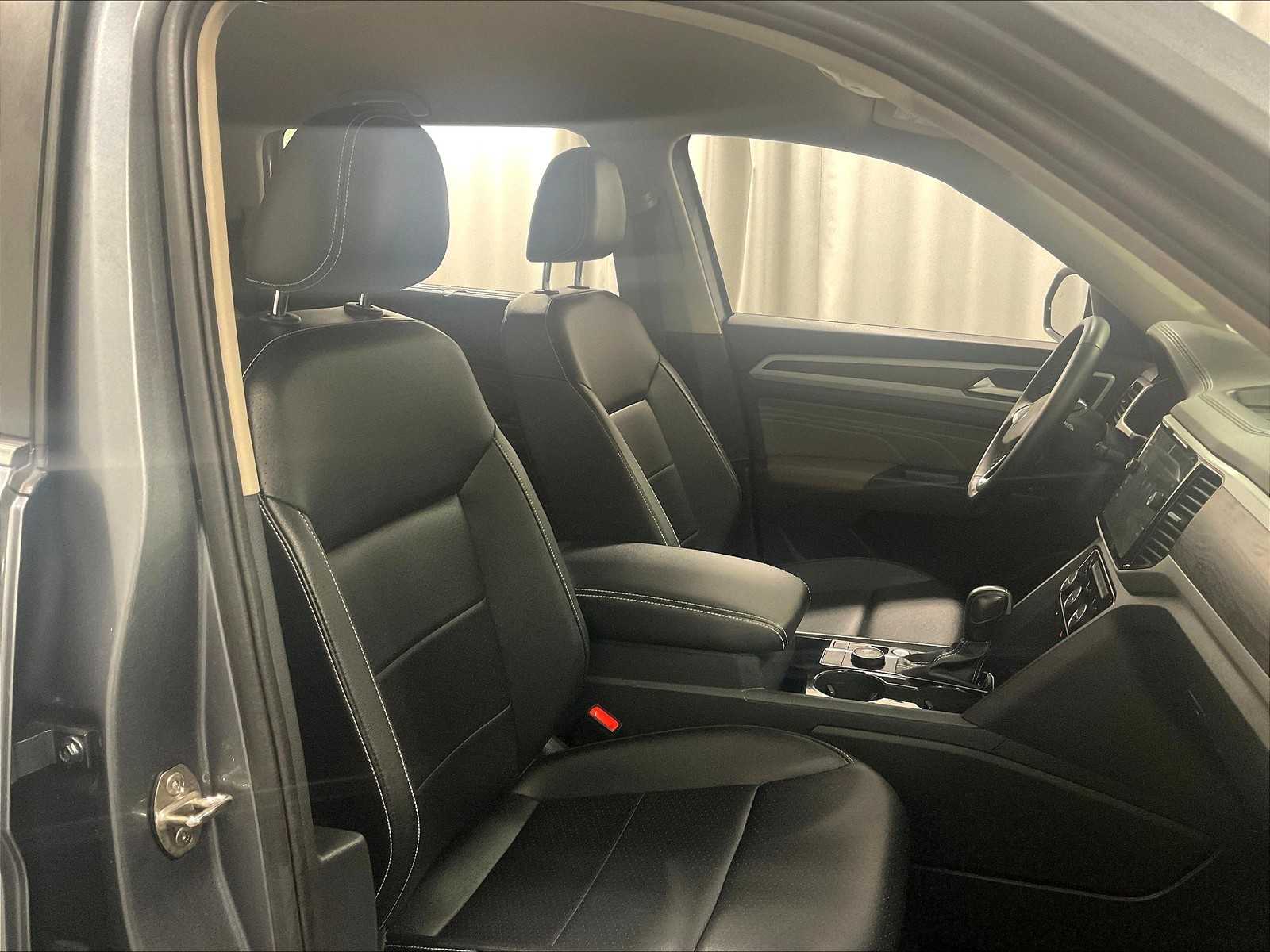 2022 Volkswagen Atlas 3.6L V6 SE w/Technology - Photo 11