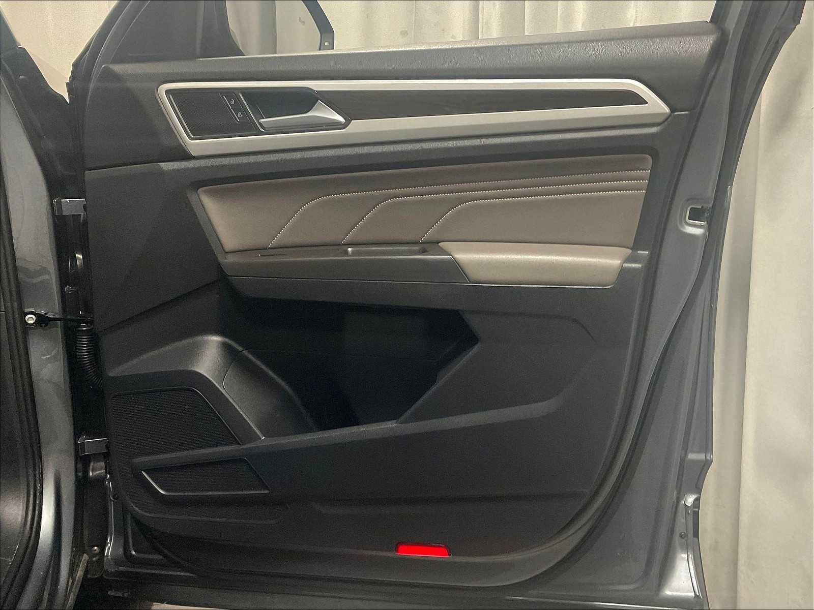 2022 Volkswagen Atlas 3.6L V6 SE w/Technology - Photo 12