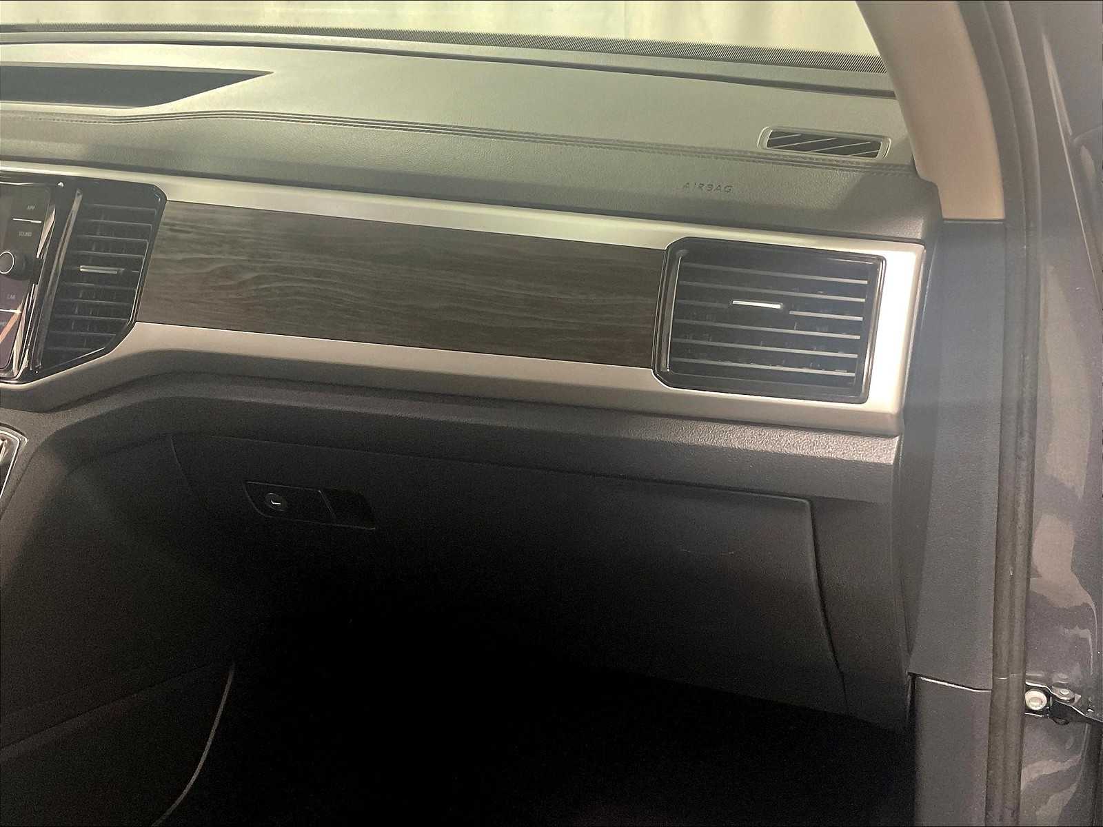 2022 Volkswagen Atlas 3.6L V6 SE w/Technology - Photo 13
