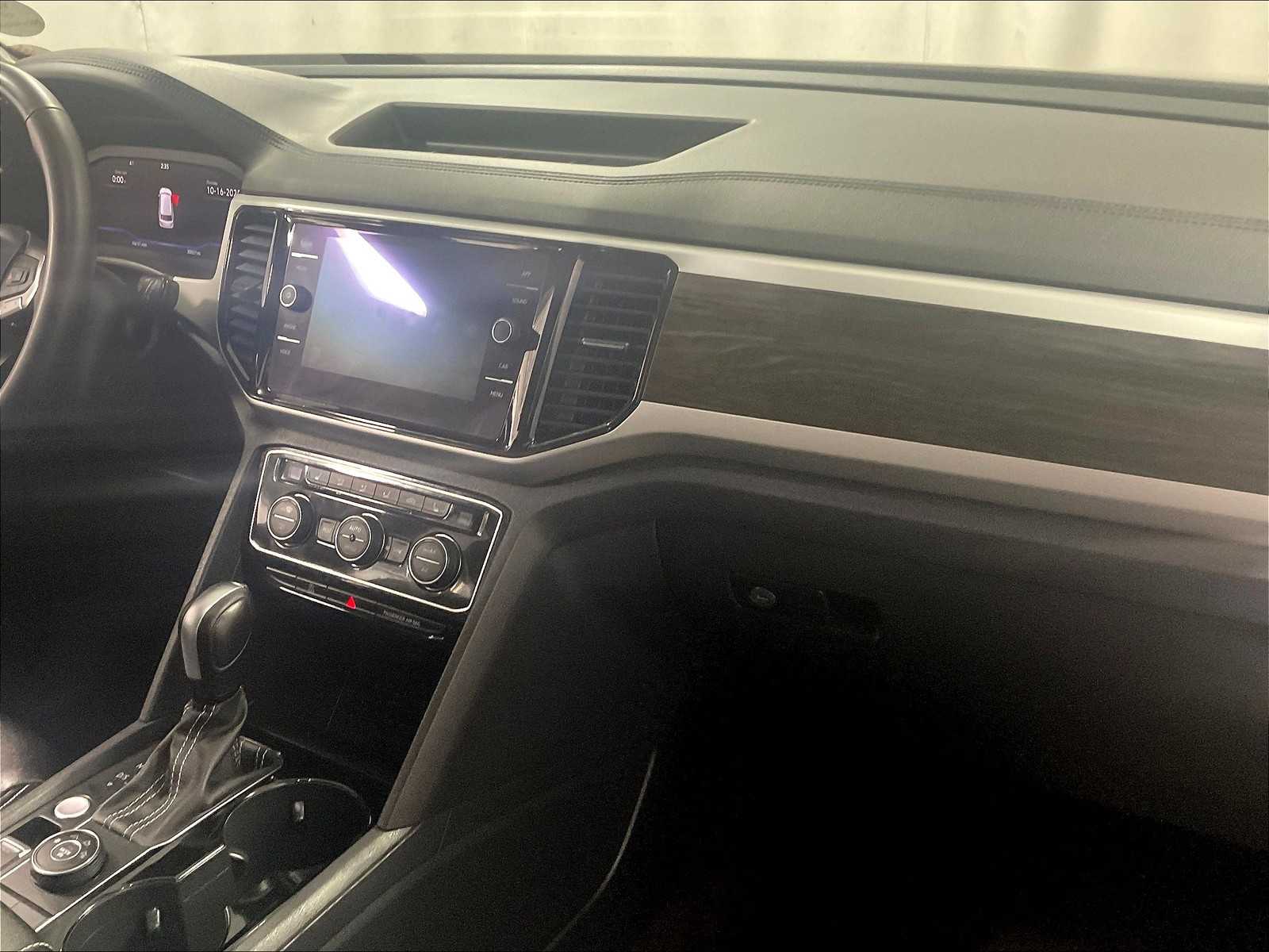 2022 Volkswagen Atlas 3.6L V6 SE w/Technology - Photo 14