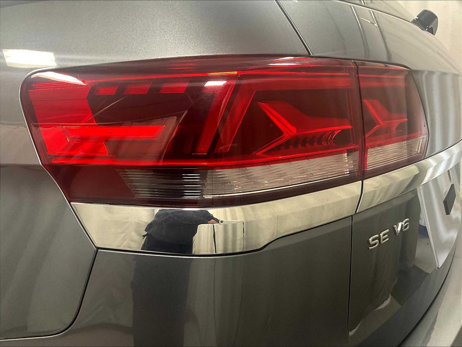 2022 Volkswagen Atlas 3.6L V6 SE w/Technology - Photo 34