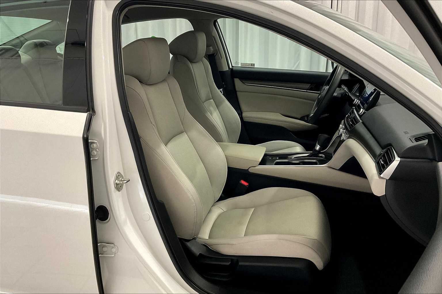 2020 Honda Accord LX - Photo 11