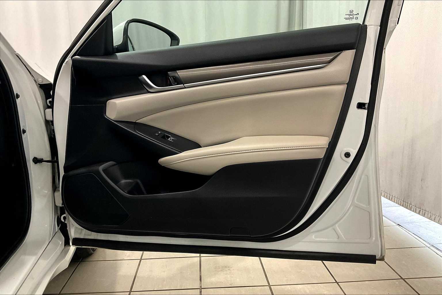 2020 Honda Accord LX - Photo 12