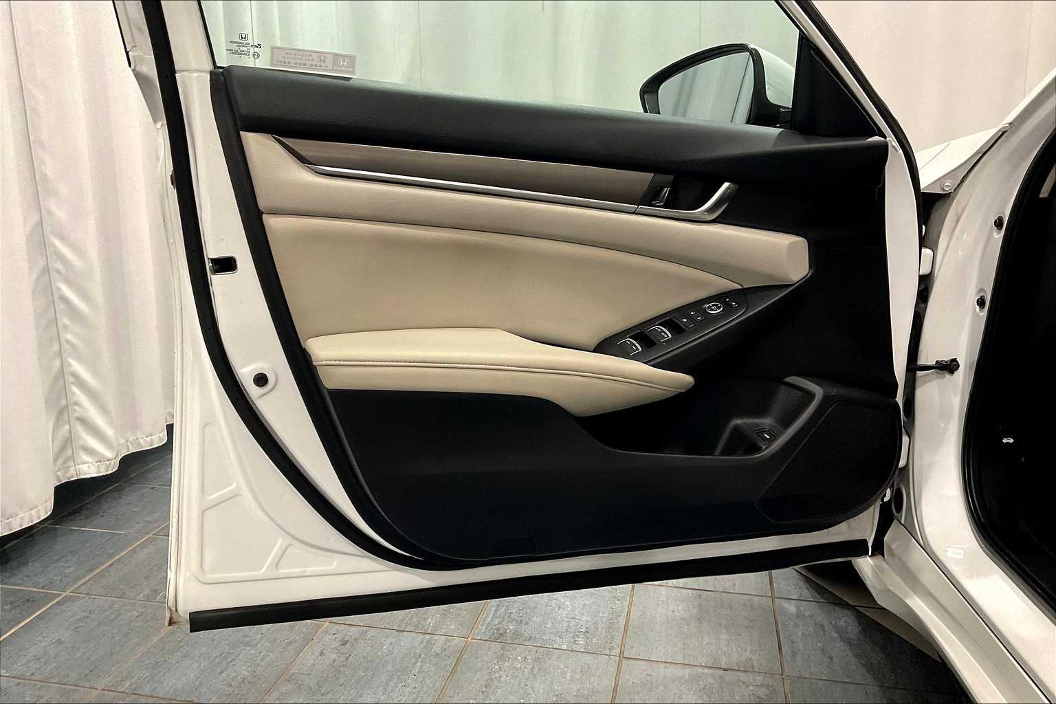 2020 Honda Accord LX - Photo 9