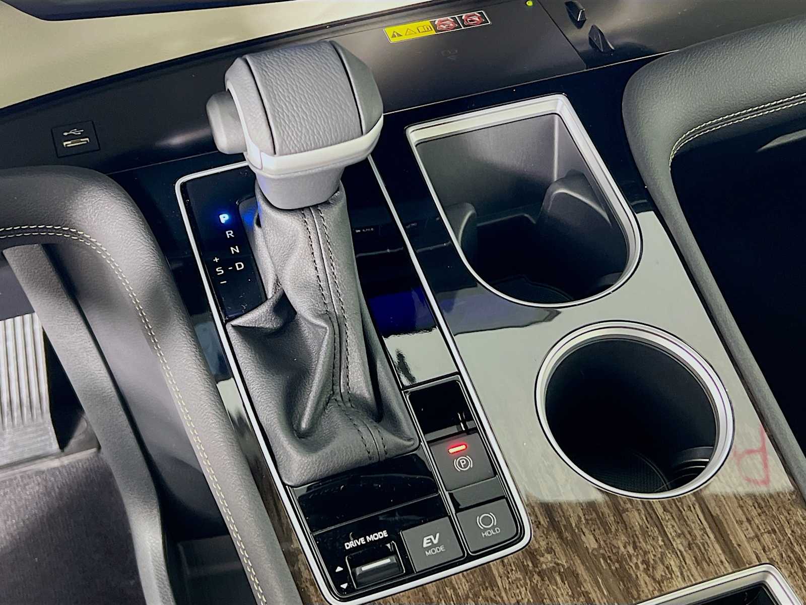 2025 Toyota Sienna Limited - Photo 11