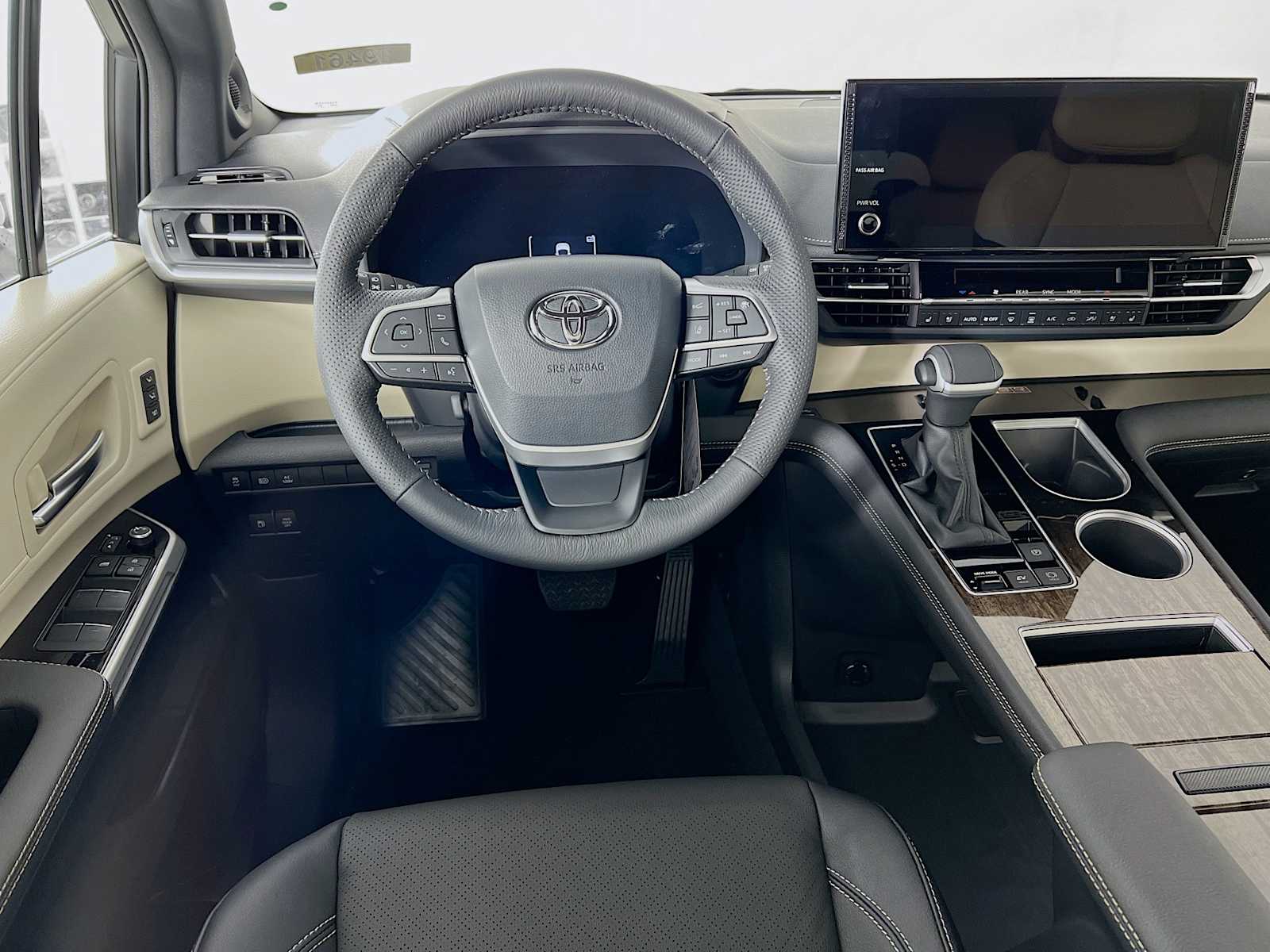 2025 Toyota Sienna Limited - Photo 15