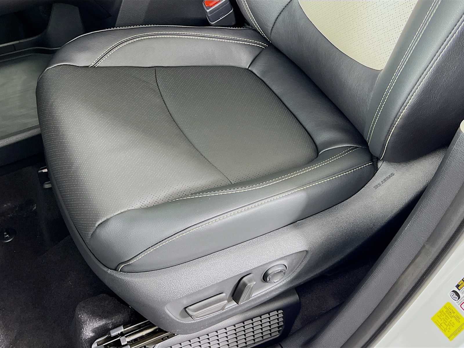 2025 Toyota Sienna Limited - Photo 17