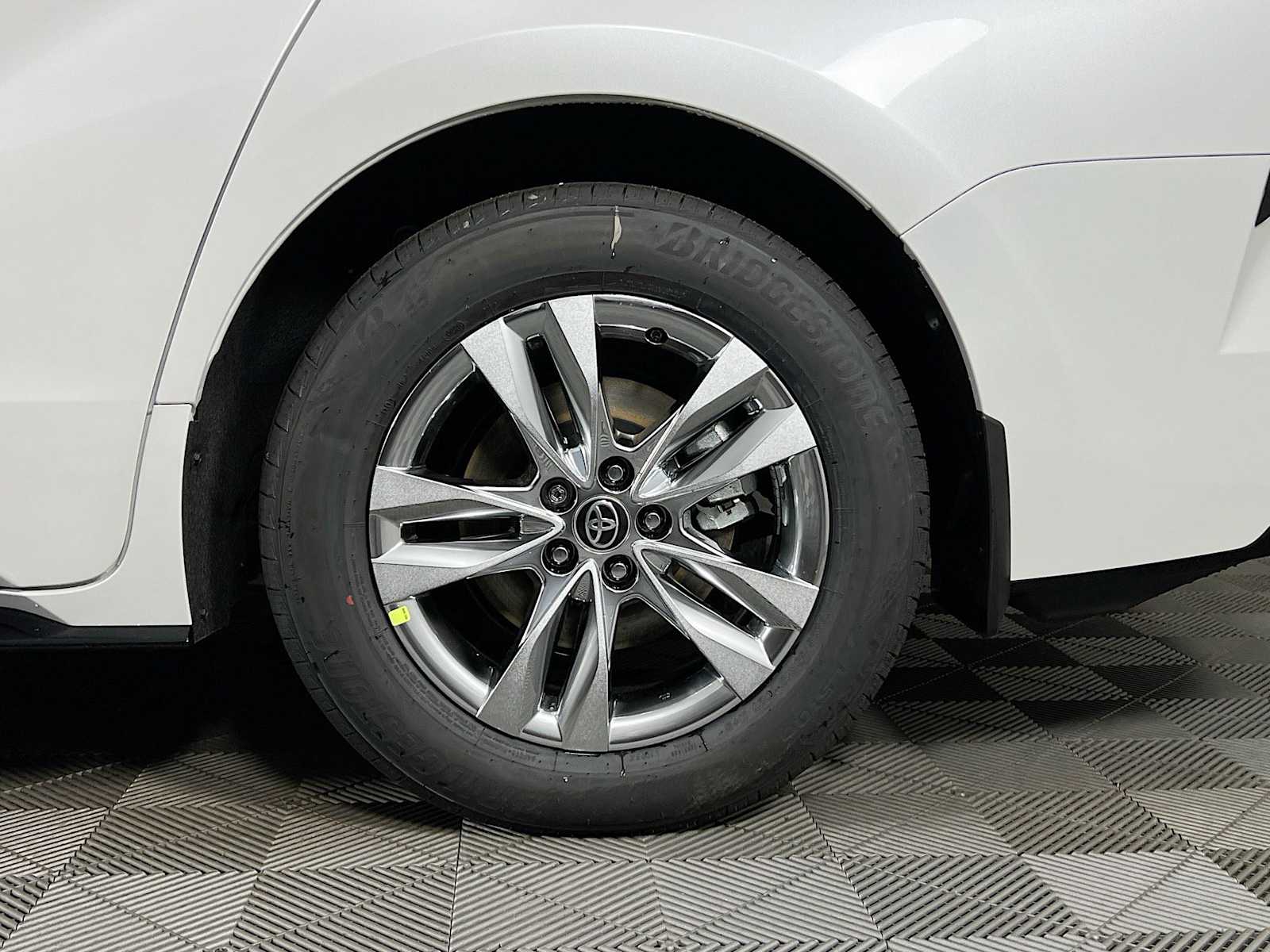 2025 Toyota Sienna Limited - Photo 19