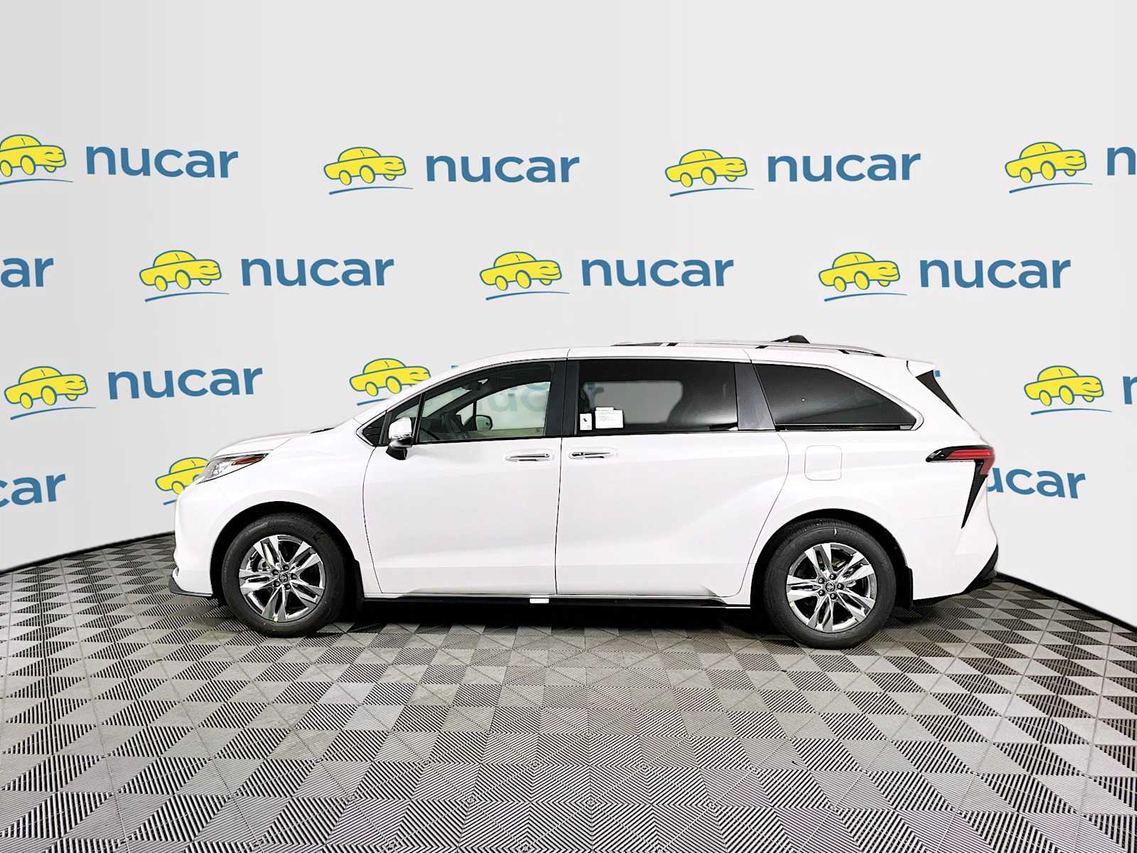 2025 Toyota Sienna Limited - Photo 3