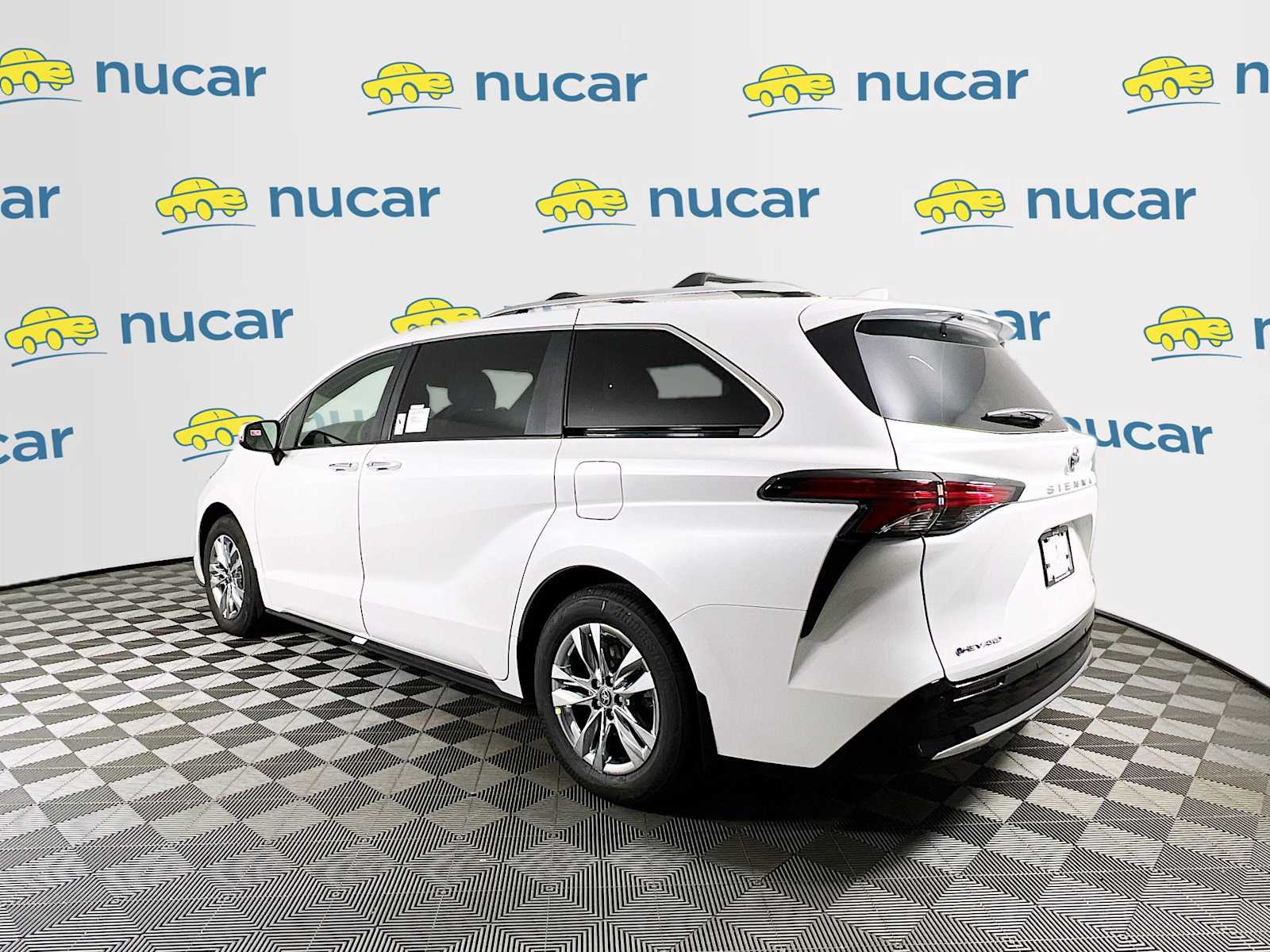 2025 Toyota Sienna Limited - Photo 4