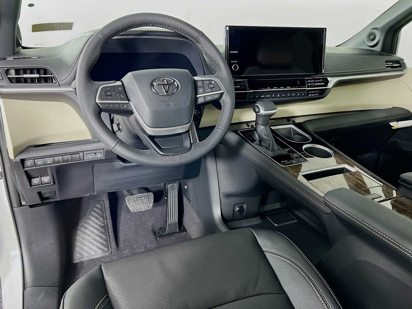 2025 Toyota Sienna Limited - Photo 6