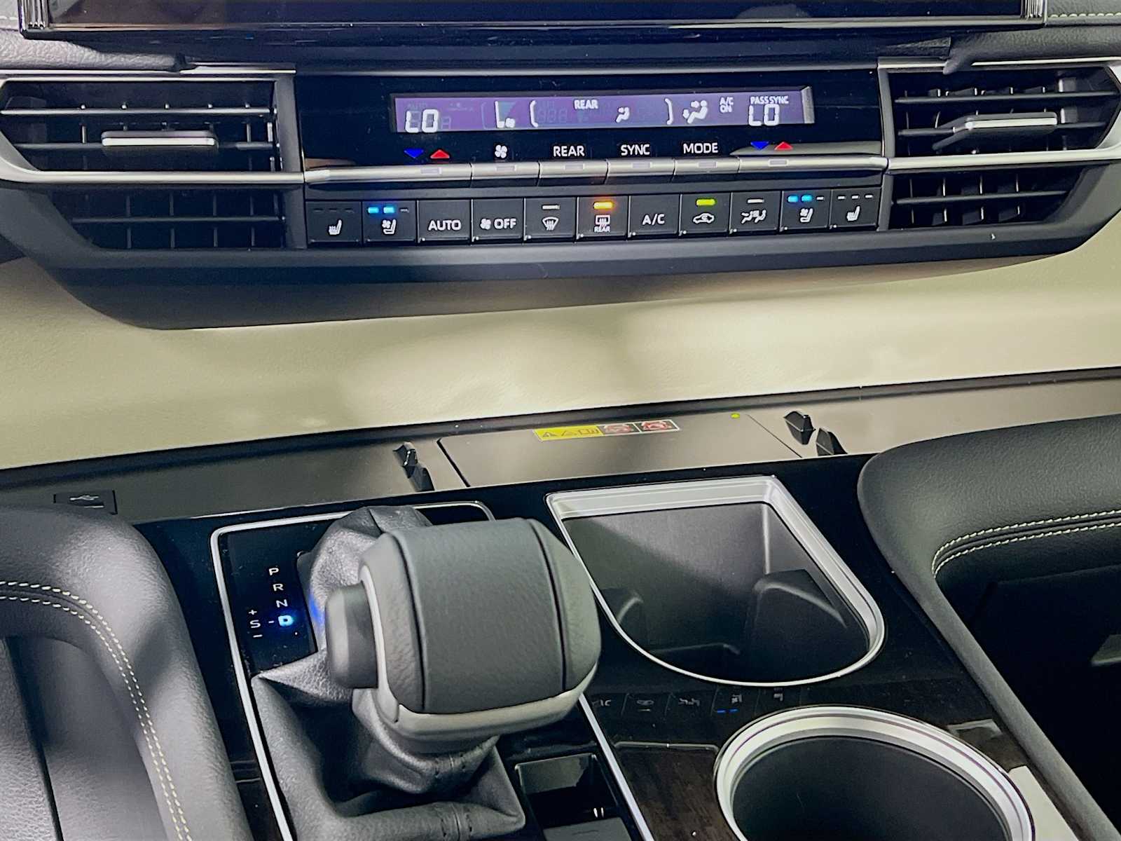 2025 Toyota Sienna Limited - Photo 10