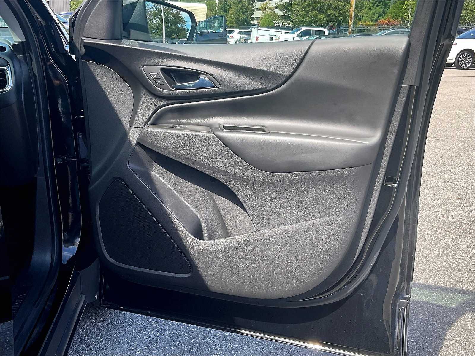 2022 Chevrolet Equinox LT - Photo 12