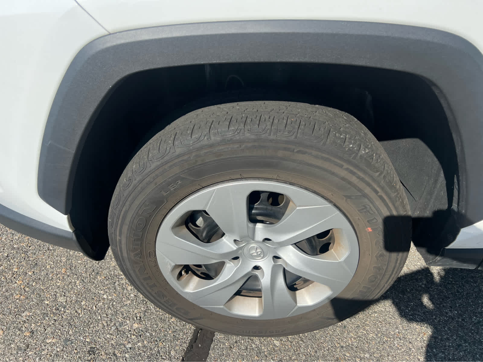 2024 Toyota RAV4 LE - Photo 12