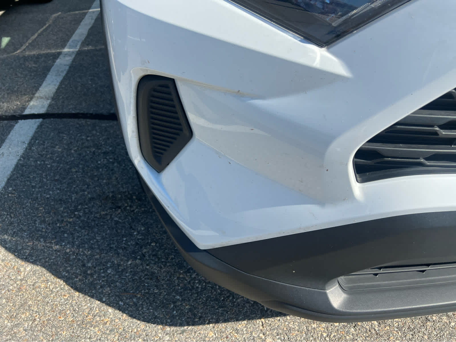 2024 Toyota RAV4 LE - Photo 3