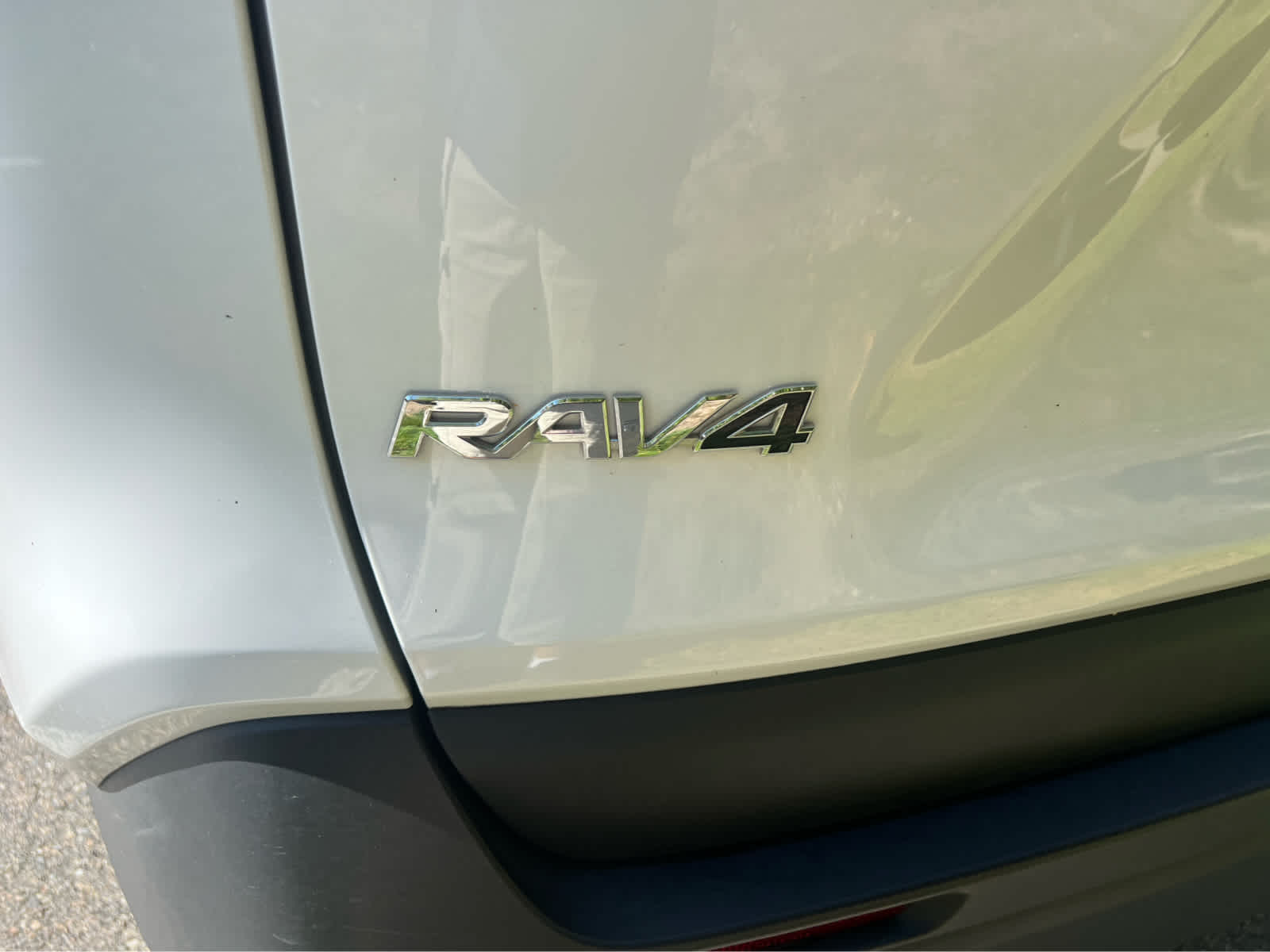 2024 Toyota RAV4 LE - Photo 8