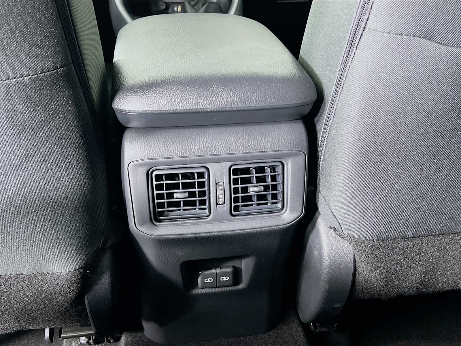 2025 Toyota RAV4 XLE - Photo 14