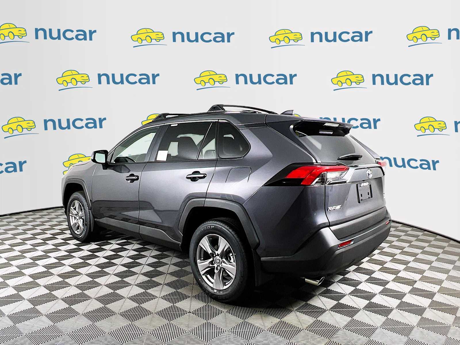 2025 Toyota RAV4 XLE - Photo 4