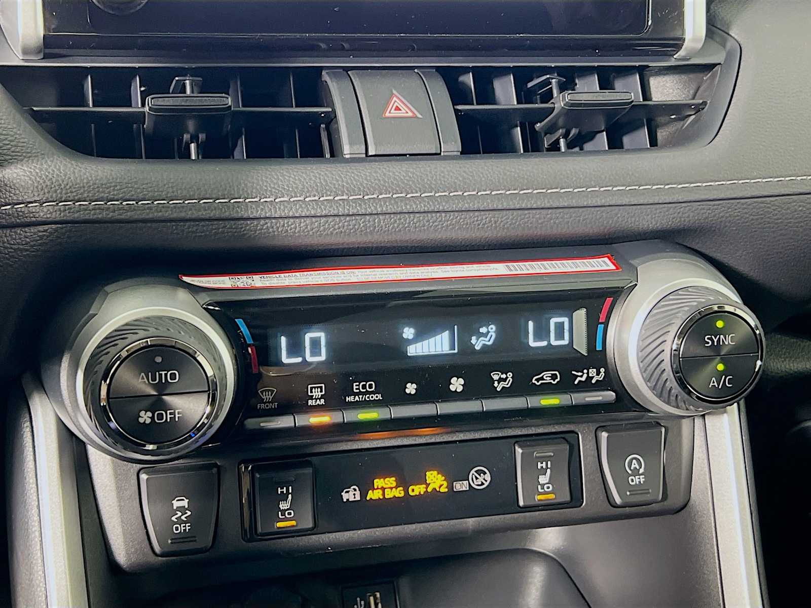 2025 Toyota RAV4 XLE - Photo 10