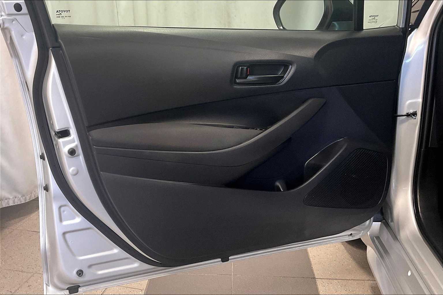 2024 Toyota Corolla LE - Photo 9