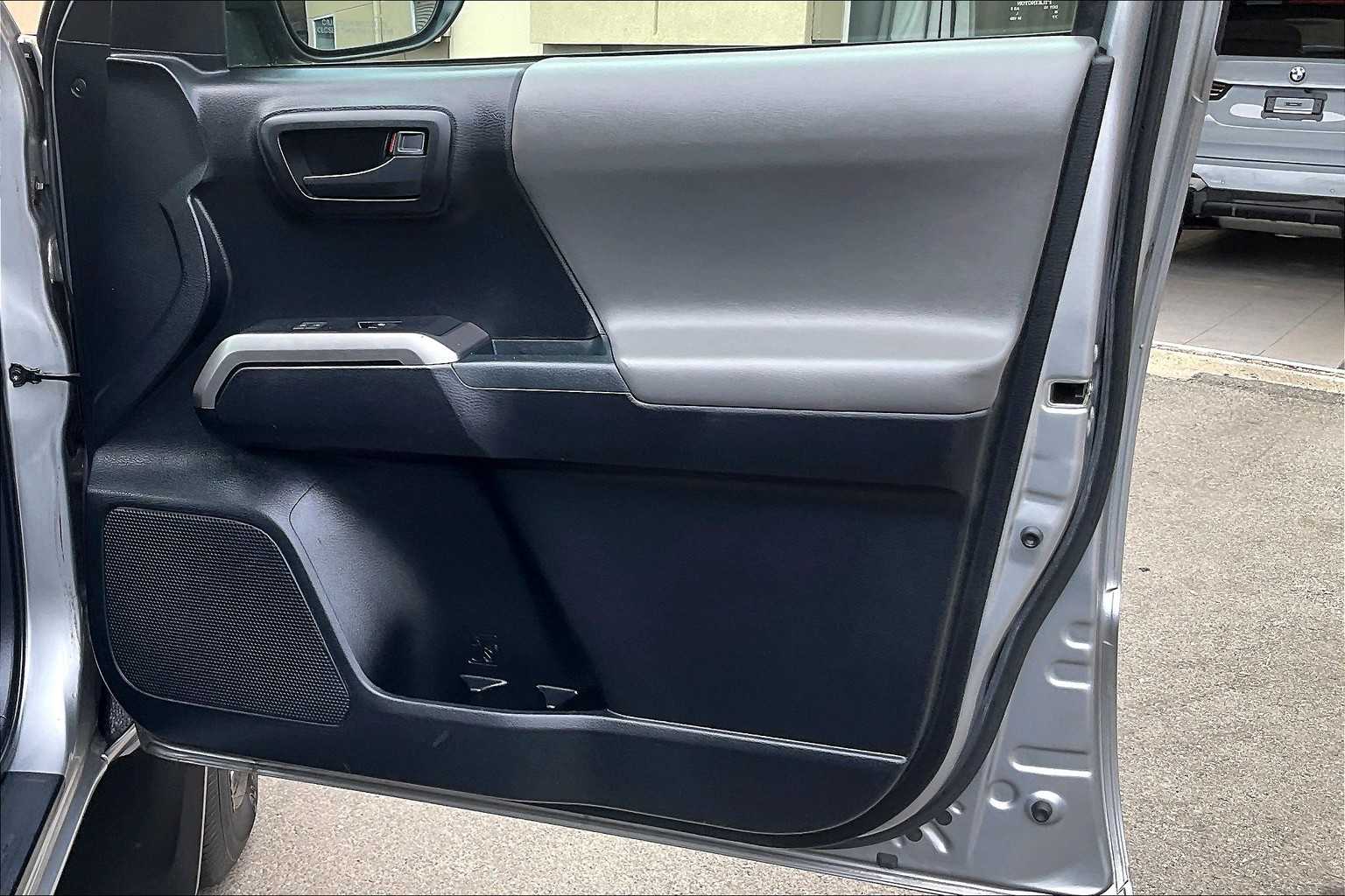 2017 Toyota Tacoma SR5 - Photo 12