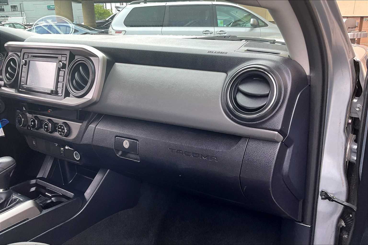 2017 Toyota Tacoma SR5 - Photo 13