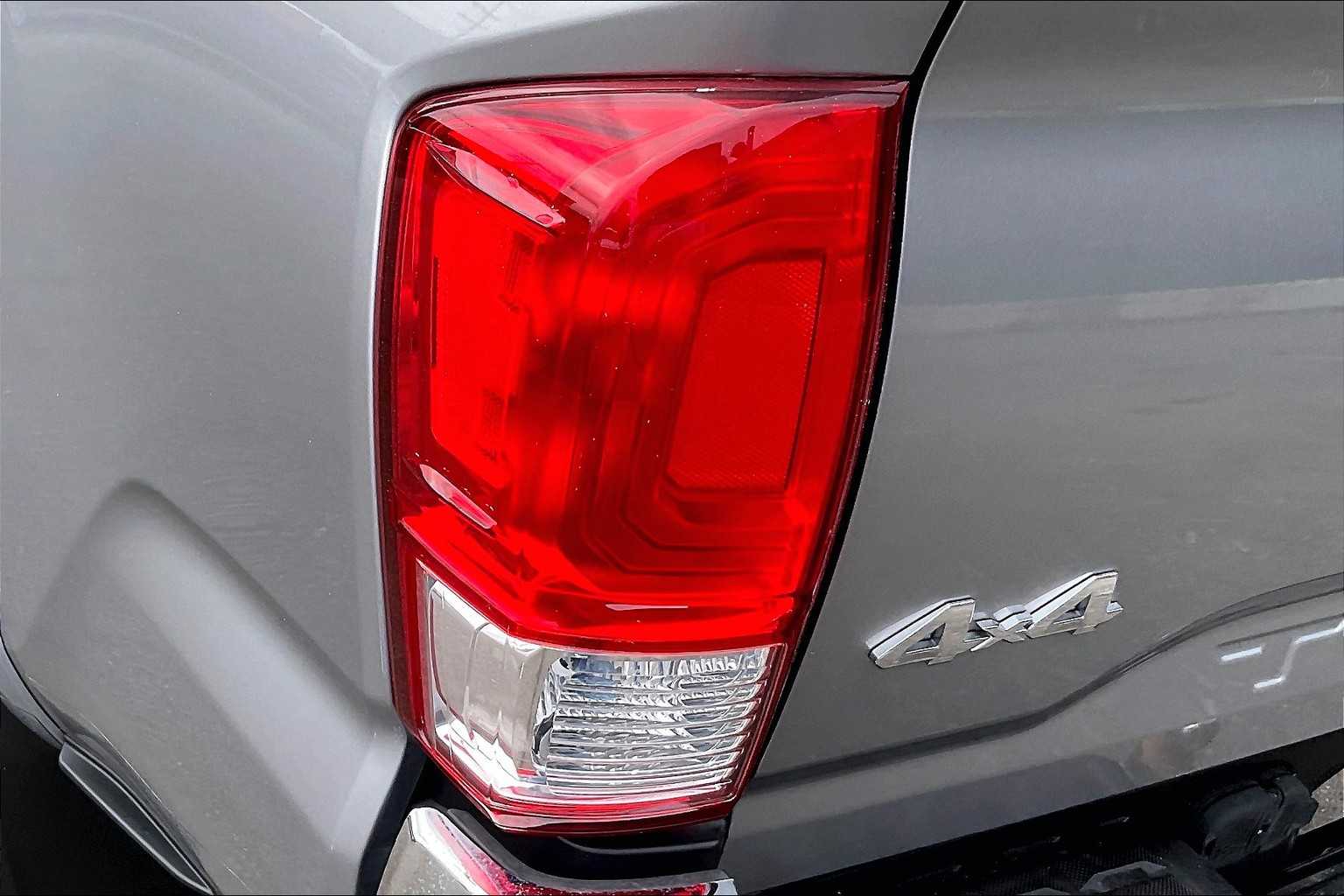 2017 Toyota Tacoma SR5 - Photo 33