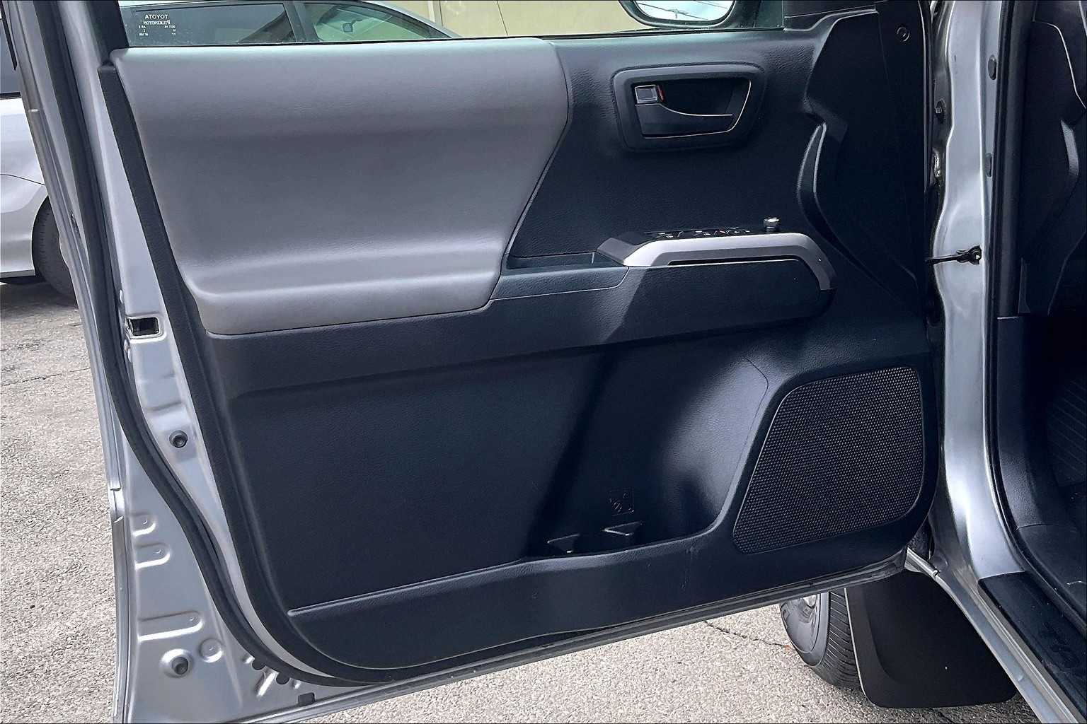 2017 Toyota Tacoma SR5 - Photo 9
