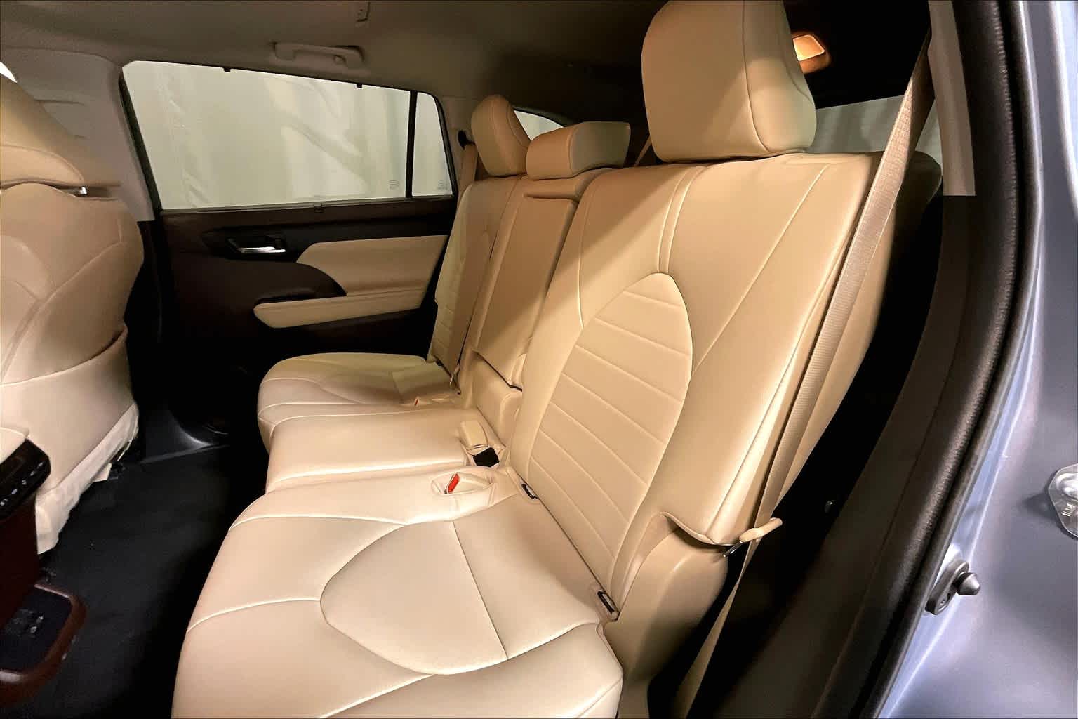 2022 Toyota Highlander XLE - Photo 15