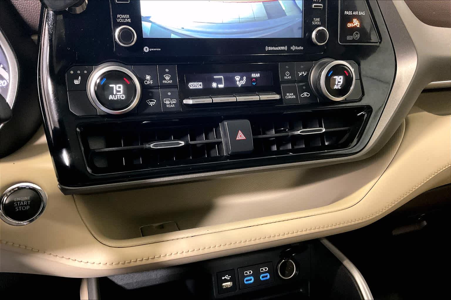 2022 Toyota Highlander XLE - Photo 26