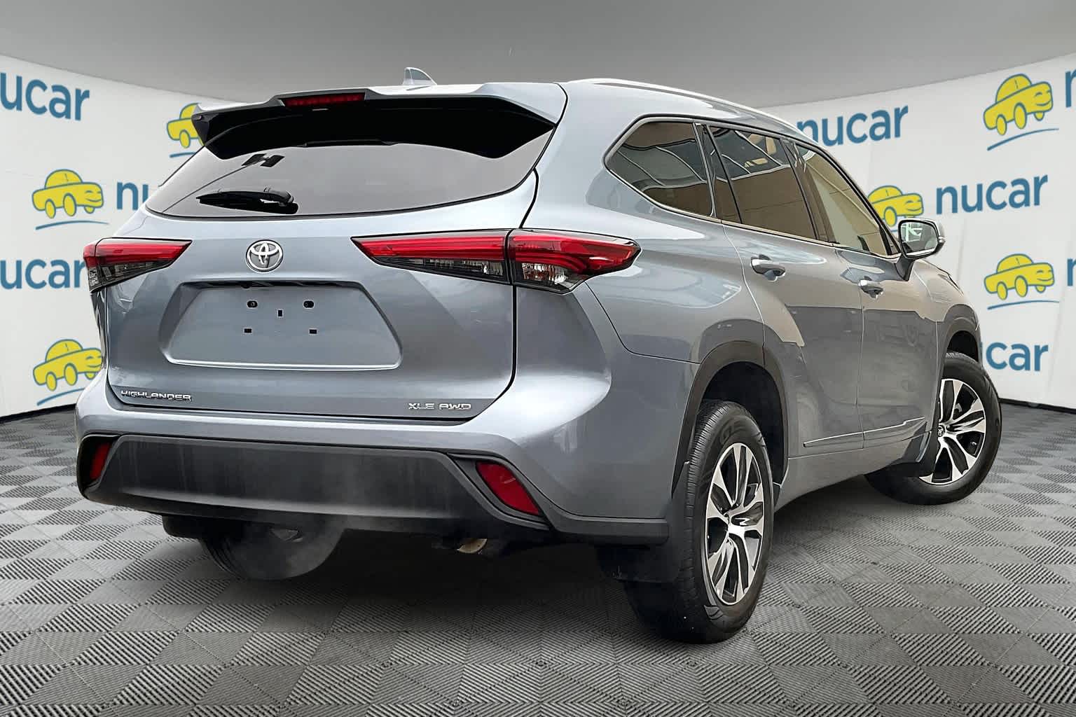 2022 Toyota Highlander XLE - Photo 6