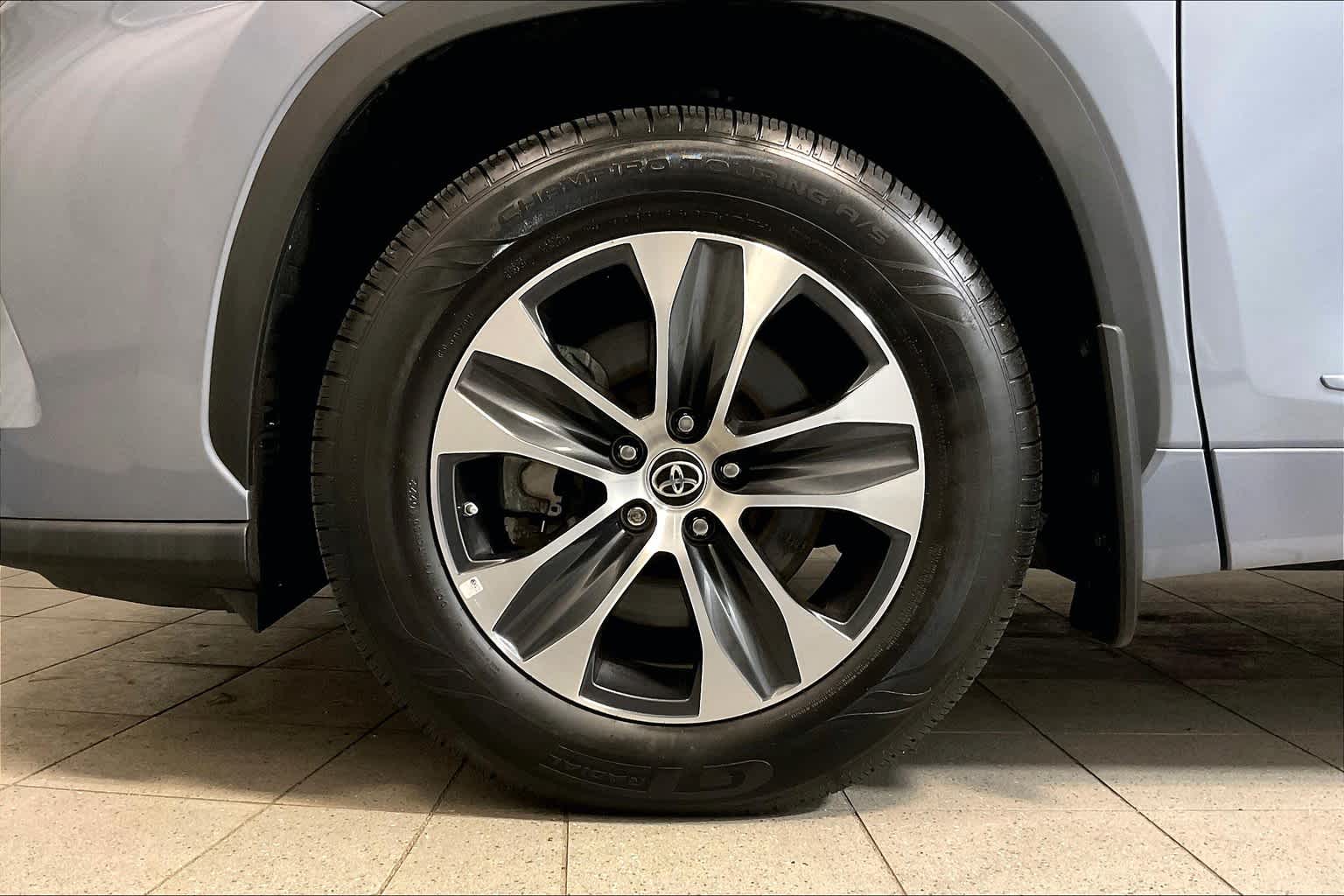 2022 Toyota Highlander XLE - Photo 7