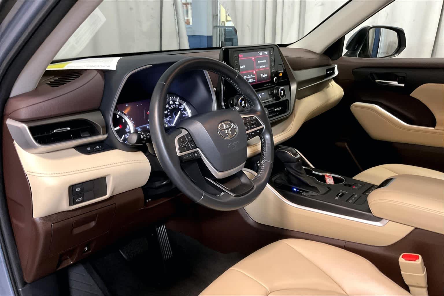 2022 Toyota Highlander XLE - Photo 8