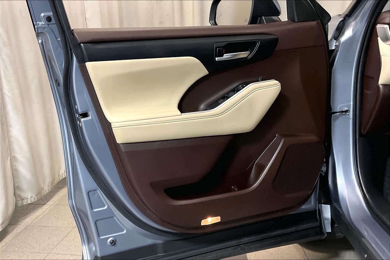 2022 Toyota Highlander XLE - Photo 9