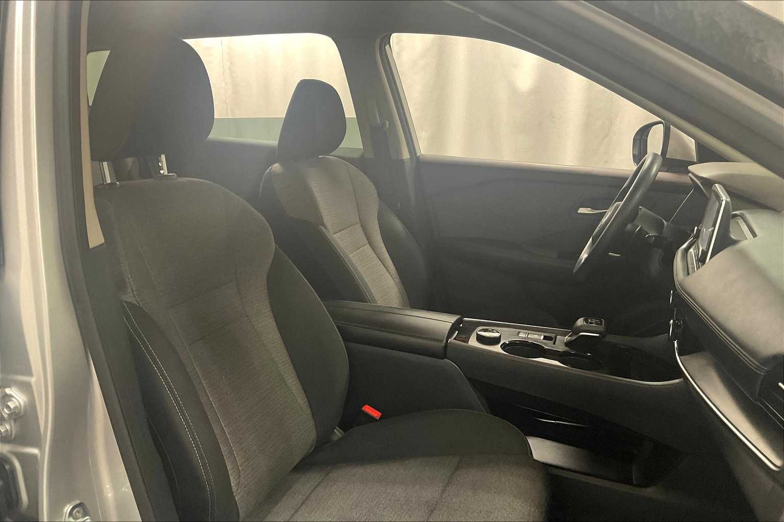 2022 Nissan Rogue SV - Photo 11