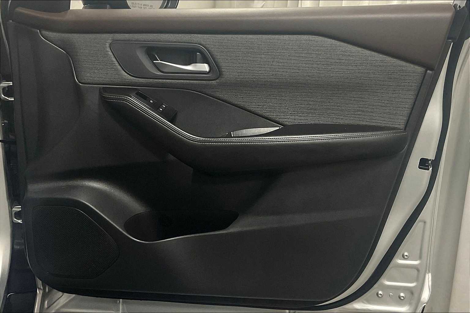 2022 Nissan Rogue SV - Photo 12