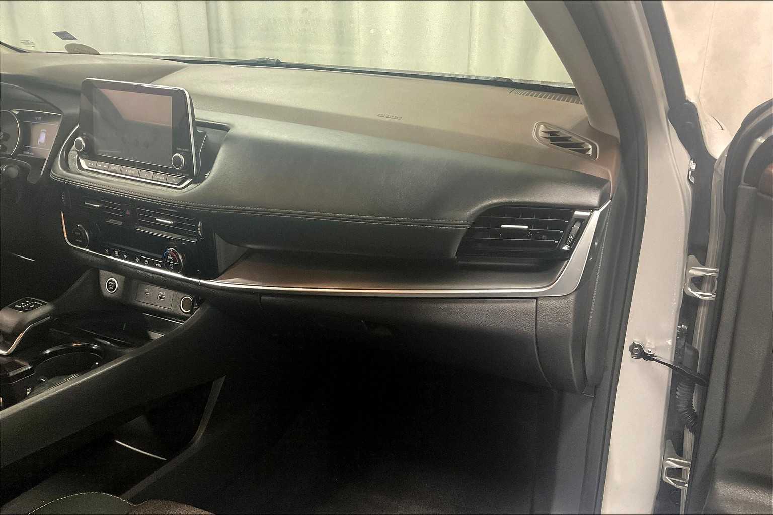 2022 Nissan Rogue SV - Photo 13