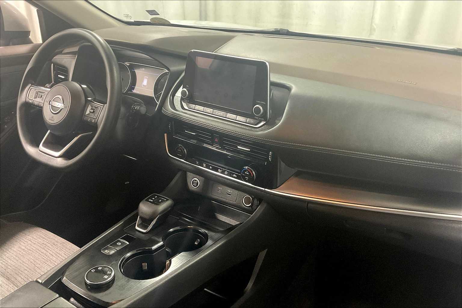 2022 Nissan Rogue SV - Photo 14