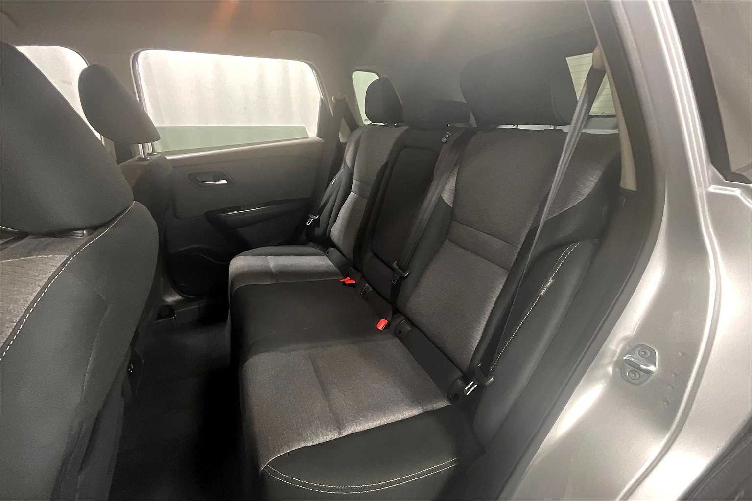 2022 Nissan Rogue SV - Photo 15