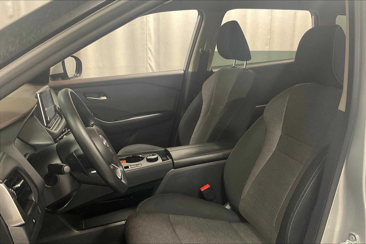 2022 Nissan Rogue SV - Photo 10
