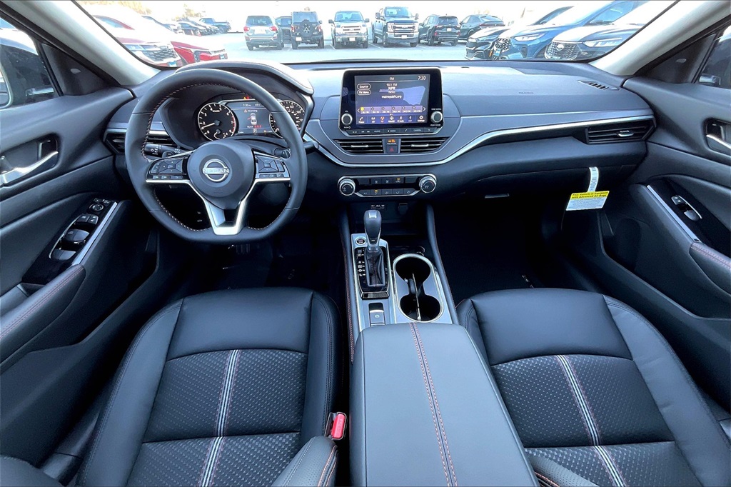 2025 Nissan Altima 2.5 SR - Photo 12