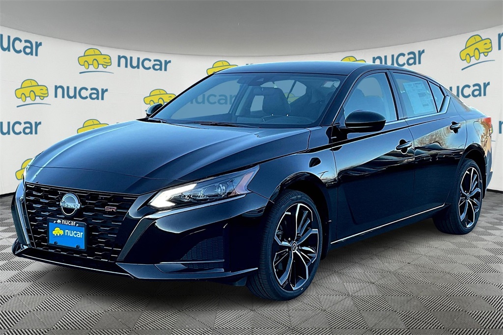 2025 Nissan Altima 2.5 SR - Photo 4