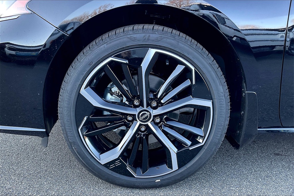 2025 Nissan Altima 2.5 SR - Photo 8