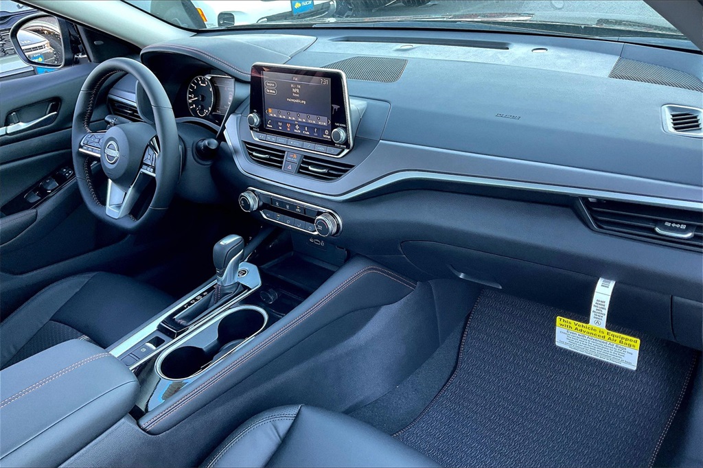 2025 Nissan Altima 2.5 SR - Photo 10