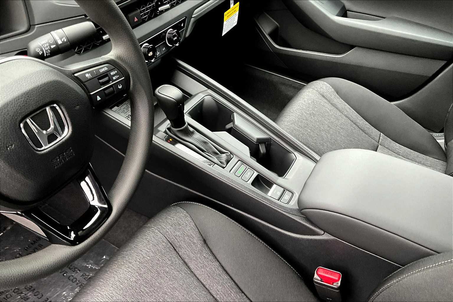 2025 Honda Accord SE - Photo 14