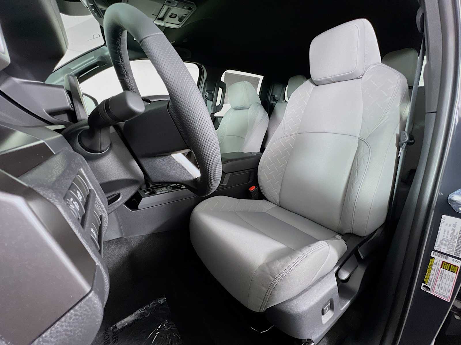 2025 Toyota Tacoma SR5 - Photo 11